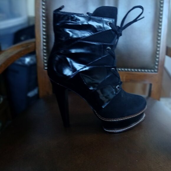 Sturdy and beautiful platform short leather boots. New and Unworn. - Picture 6 of 9